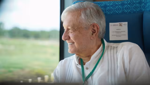 AMLO arribó a Cancún alrededor de las 5:42 de la tarde de este viernes