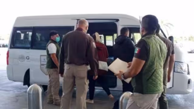 Elementos de la INM retuvieron a dos hombres en las inmediaciones del aeropuerto; fueron transferidos a un refugio