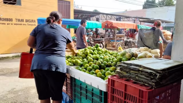 Los comerciantes señalaron que esto ocurre todos los años, que conforme se acerca la fecha los precios incrementan