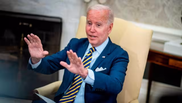 Biden firma una ley que protege el matrimonio igualitario
