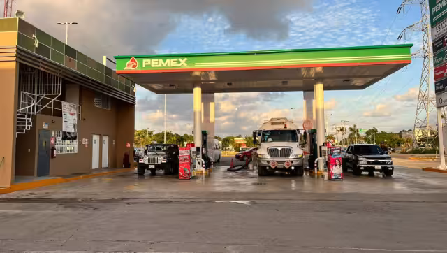 Los hechos ocurrieron en la estación de servicio localizada en la avenida 20 de Noviembre, a las 17:30 horas de ayer; no lograron perpetrar el robo.
