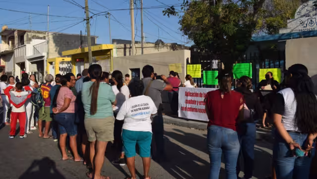 También se manifestaron para defender a dos maestras