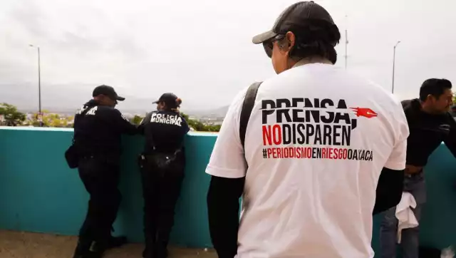 El deterioro de la libertad de expresión se da en paralelo con una contracción global de la democracia, indica Unesco