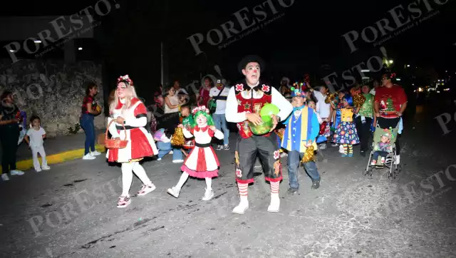 Caravana de payasos llena de color y risas la capital campechana