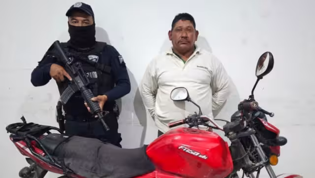 El hombre fue detenido al conducir a exceso de velocidad