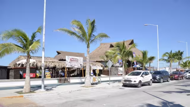 Alrededor de 10 negocios son los que tienen tomas clandestinas las cuales ya fueron reportados a la Comisión Federal de Electricidad (CFE)