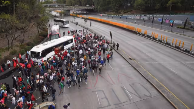 Ante el bloqueo en Circuito Interior, las autoridades capitalinas recomendaron a la población anticipar sus traslados