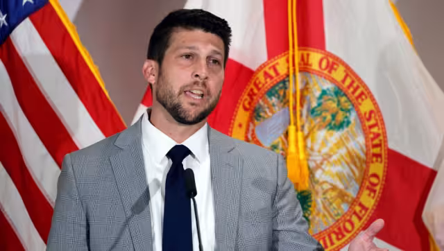 James Uthmeier, fiscal general de Florida, durante una conferencia de prensa en el Palm Beach State College en Lake Worth, Florida, el 20 de agosto de 2025