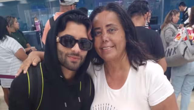 Jóvenes acudieron al Aeropuerto Internacional de Mérida a despedir a los integrantes del grupo de pop latino