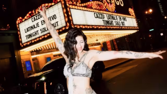 Cazzu confirma que ya superó a Nodal en medio de concierto.