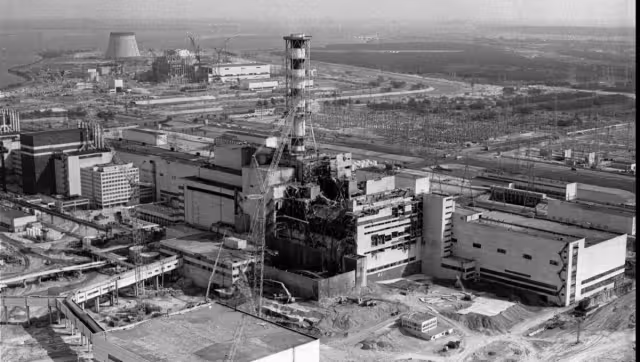 Tras la explosión, decenas de trabajadores y bomberos estuvieron expuestos a altos niveles de radiación