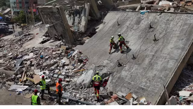 El nuevo temblor ocurre mientras equipos venezolanos e internacionales continúan las labores de búsqueda entre los escombros
