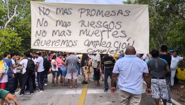 Habitantes de Celestún bloquearon el acceso al puerto