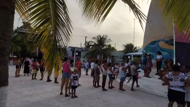 Los empleados de la CFE fueron confrontados por habitantes de la Isla