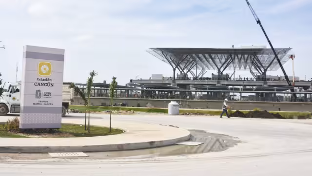 Intensos trabajos se observan en la Estación Cancún-Aeropuerto, previo al viaje presidencial inaugural