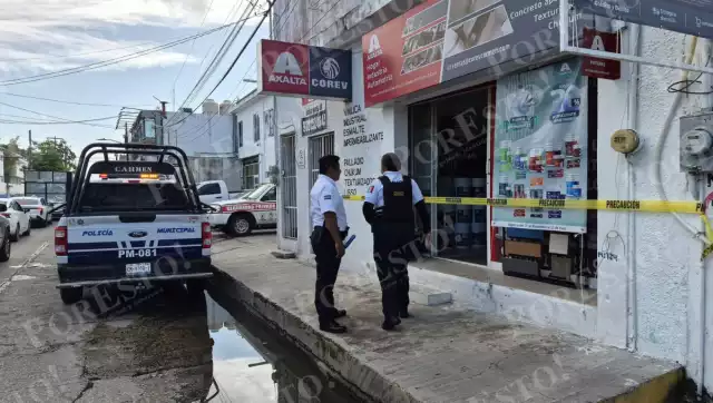 Robo nocturno provoca movilización policiaca en un comercio de la colonia Héctor Pérez Martínez.
