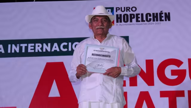 Promotor del rescate y la preservación de la lengua materna recibe digno reconocimiento