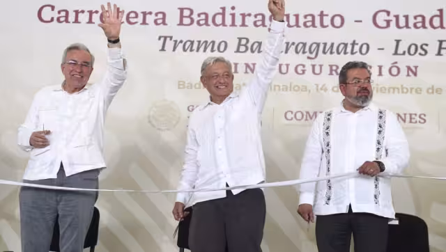 Al evento de inauguración llegaron camiones con simpatizantes de AMLO