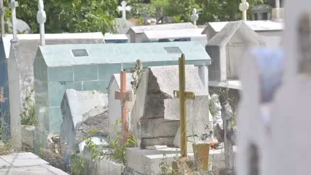 Ana paty peralta tiene descuidados los cementerios de cCancún