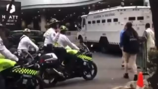 Un agente de tránsito presumió que llevaba al primer ministro de Canadá de una forma peculiar