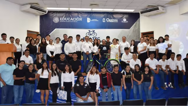 Alumnos del primer semestre de la carrera de desarrollo comunitario analizaron el tema y concluyeron que el 73% de los jóvenes no tiene un medio de transporte