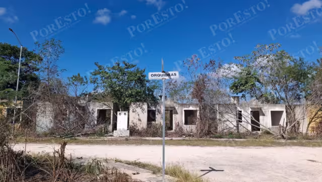 Habitantes del fraccionamiento Las Flores, en Tenabo, denuncian abandono e inseguridad.