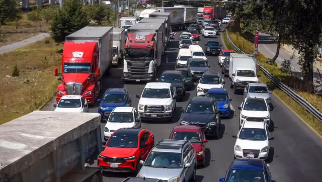 El programa Hoy No Circula es una medida ambiental que restringe la circulación vehicular en días específicos
