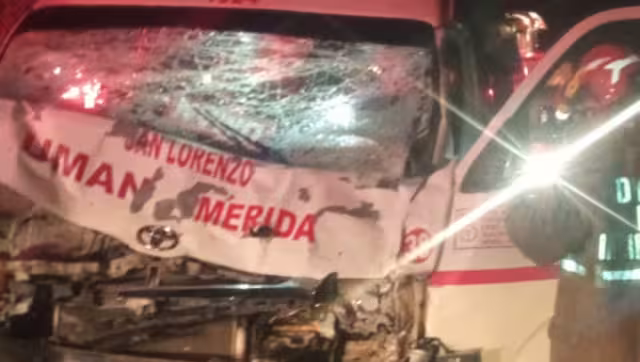 El conductor de la combi quedó prensado en el impacto