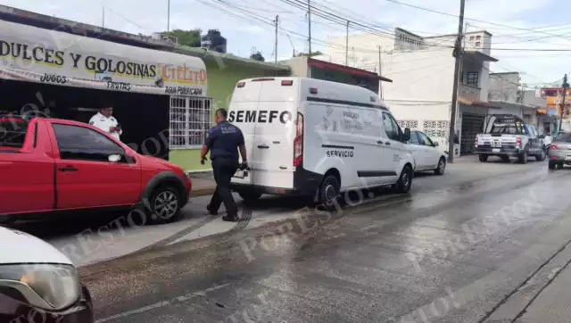 Una fuerte movilización policiaca se registró en la colonia Guadalupe tras hallarse sin vida a una mujer dentro de su domicilio.