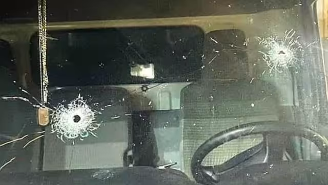 El conductor logró maniobrar y alejarse para pedir ayuda.