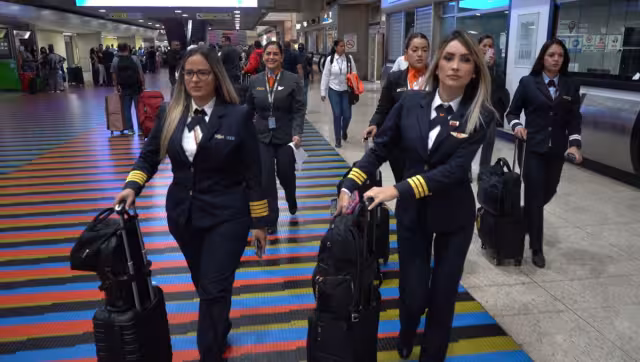 Las siete tripulantes del avión realizaron su primera travesía internacional