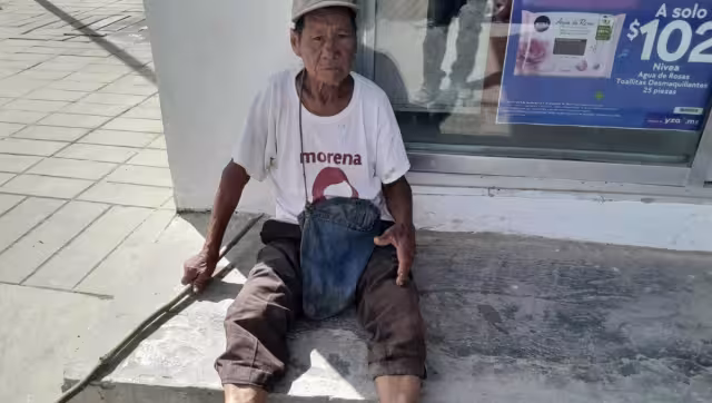 El hombre no quiso recibir ayuda de la Cruz Roja ni de las personas que se acercaron a ver por su bienestar