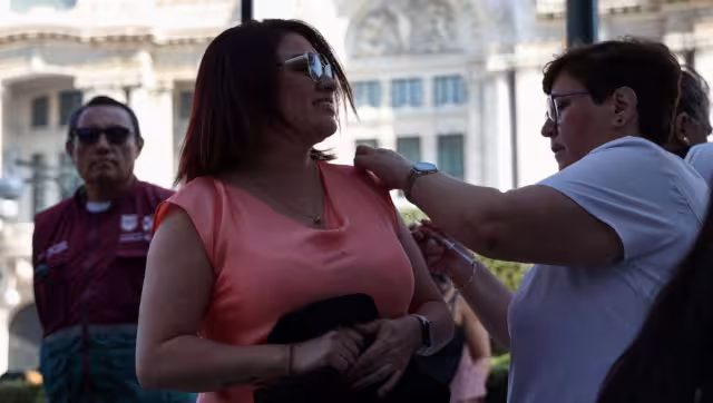 El secretario de Salud indicó que quienes tienen certeza de haber sido vacunados no requieren una nueva dosis, ya que conservan inmunidad