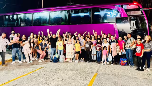 El empresario cerró su 'changarro' y se fue de vacaciones con sus empleados