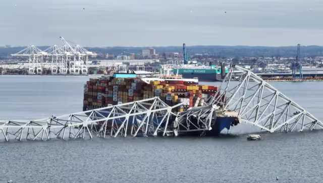 El puente Baltimore colapsó después del impacto del buque de carga Dali