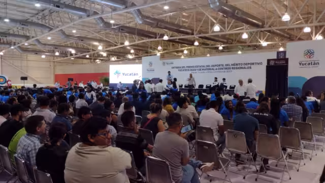 El levantador de pesas progreseño fue el ganador en la categoría de deportista en el Premio Estatal del Deporte