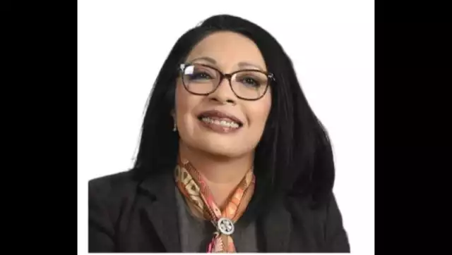 Esthela Damián Peralta es licenciada en Derecho por la Universidad Autónoma del Estado de Guerrero