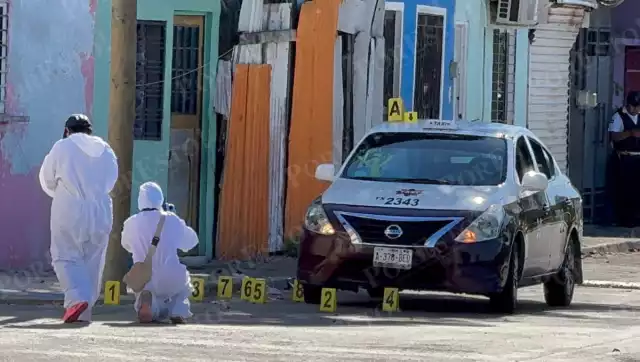 Una mujer fue asesinada a balazos dentro de un taxi en la colonia Plutarco Elías Calles.