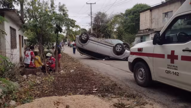 Además hizo acto de presencia de elementos de la Dirección de Tránsito Municipal quienes se encargaron de realizar los trabajos periciales para el deslinde de responsabilidades.