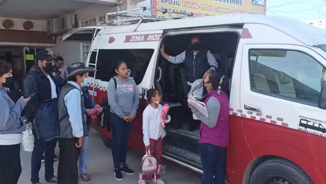 Los pasajeros desconocen si el IET autorizó el incremento del transporte