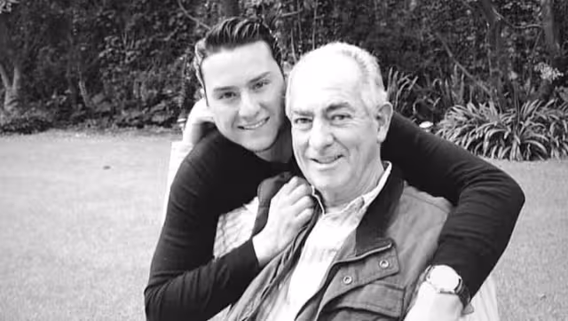 Alfredo Baranda García junto a su hijo