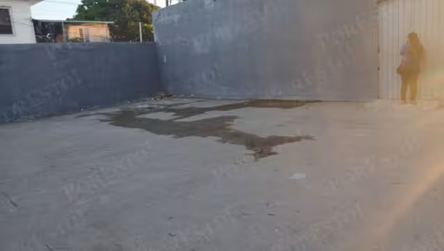 Vecinos de la colonia Pozo del Monte, en Champotón, denunciaron que aguas sucias invaden el cruce de la calle 13 con 24.