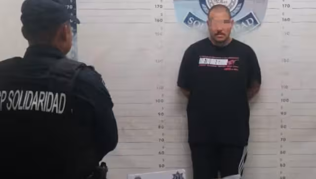 El hombre fue detenido por la policía municipal de Playa del Carmen