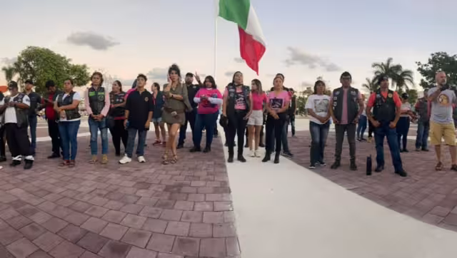 Desde la Plaza 28 de Julio celebraron con aplausos el triunfo sobre la enfermedad