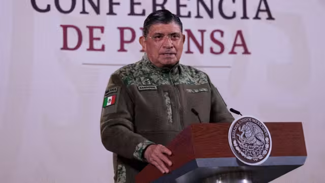 Luis Cresencio sandoval, titular de Sedena, informó que el militar detenido por el incidente en Ensenada, Baja California, es investigado por el delito de desobediencia