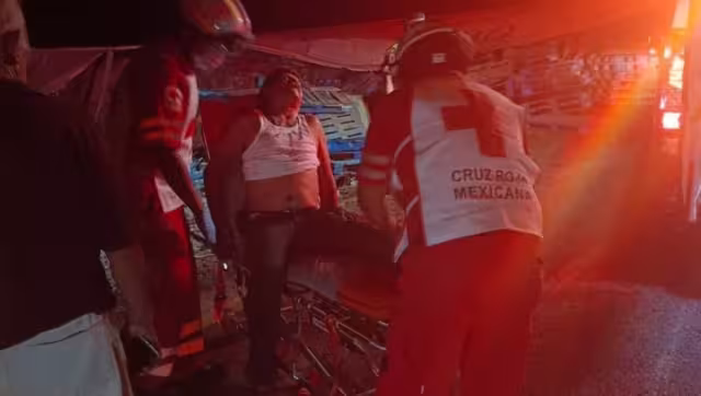 El trailero maniobró fuera de la carpeta asfáltica para evitar embestir el pequeño coche