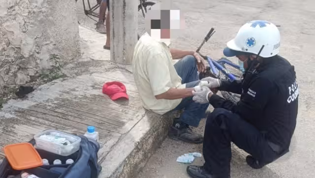 Colonos del sitio lo auxiliaron y reportaron el accidente al 911