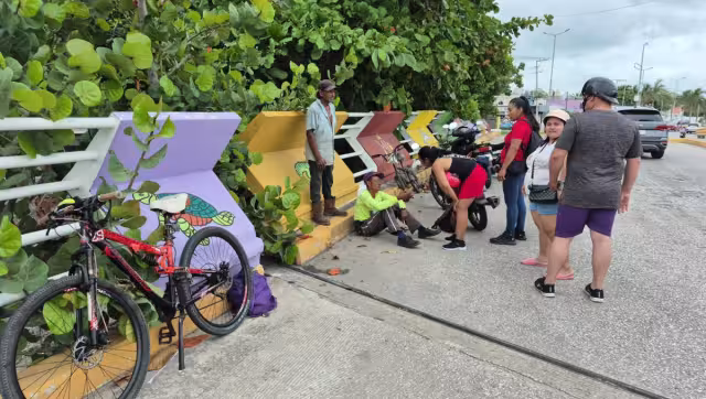 Hombre de 58 años se golpea la cabeza al caer de su bicicleta