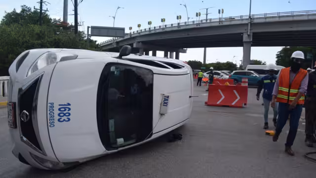 En el taxi iba una mujer elemento de la Secretaría de Marina