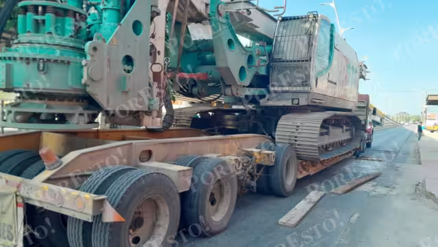 El peso de la máquina ocasionó que no pudiera cruzar por un paso peatonal